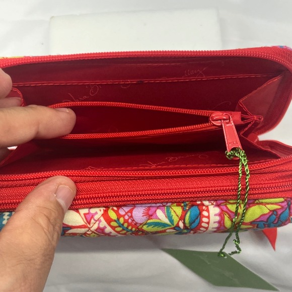 Vera Bradley All-in-One Crossbody Paisley in Paradise NWT Wristlet Phone Bag - Picture 14 of 16